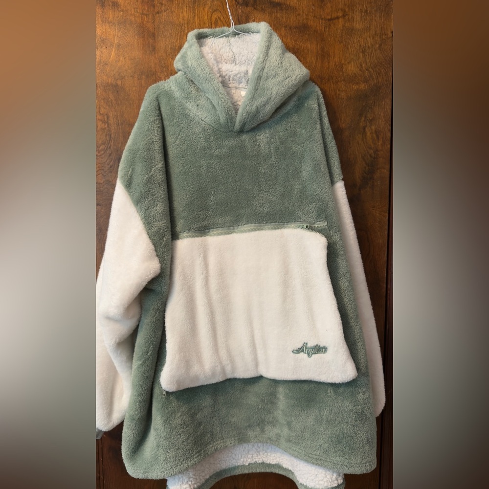 Oversized Green and White Fleece hoodie